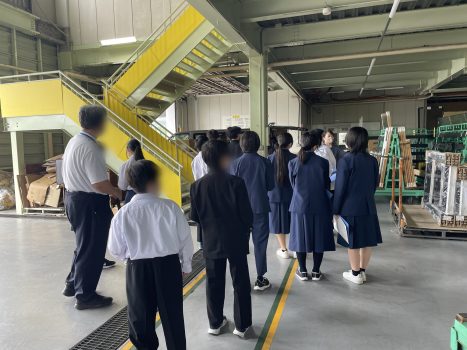 職場見学の様子